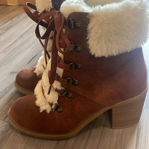 Target faux fur boots size 7 - Picture 6 of 15
